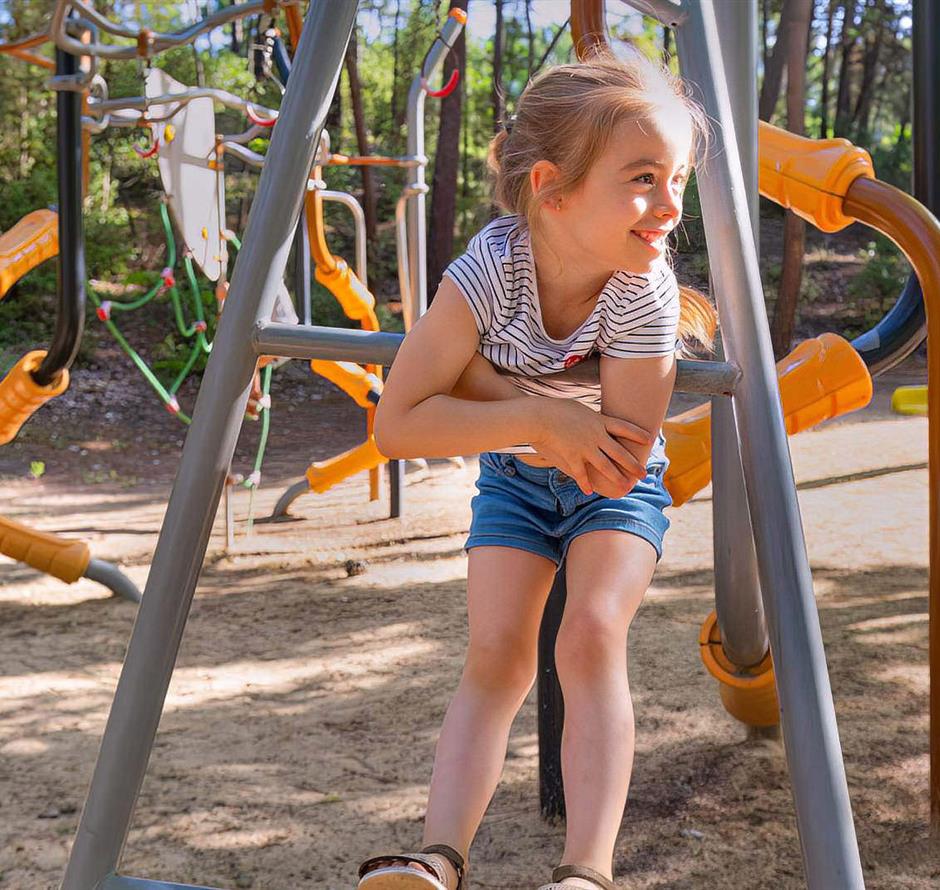 Activities and playground for children at Camping Les Sirènes 