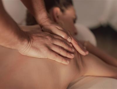 Wellness massage at Les Sirènes 4-star campsite in Saint-Jean-de-Monts