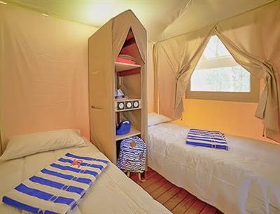 Lodge tent bedroom 4 people 2 bedrooms