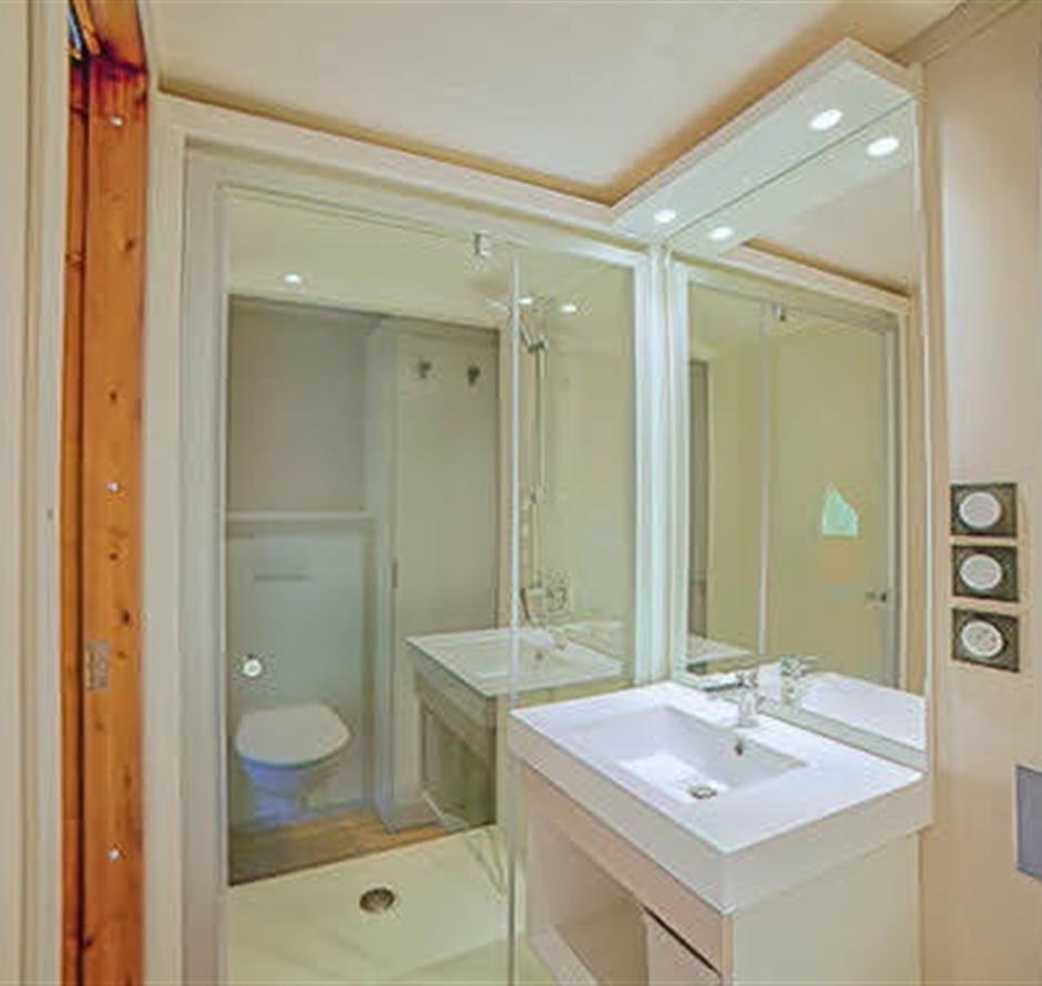 Bathroom of the Lodge tent 4 people 2 bedrooms 