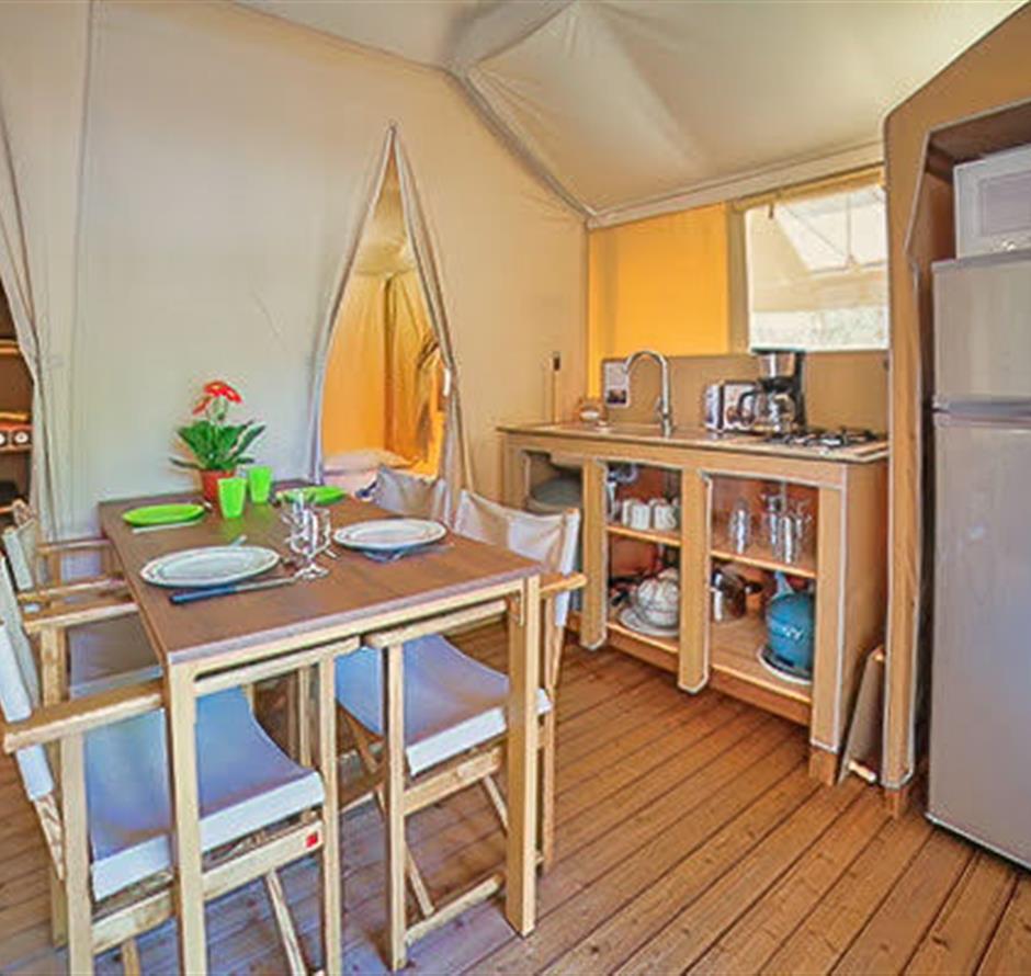 Lodge tent kitchen 4 people 2 bedrooms 