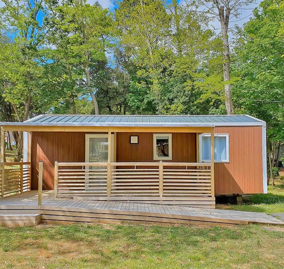 Exterior view of the mobile home for 4/6 people with 2 bedrooms and air conditioning accessible to people with reduced mobility 