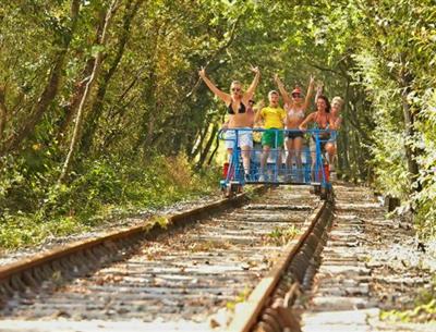 Various nature-based activities around the 3-star Les Sirènes campsite