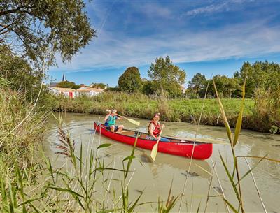 Kayak and Paddle near the 3-star Les Sirènes campsite
