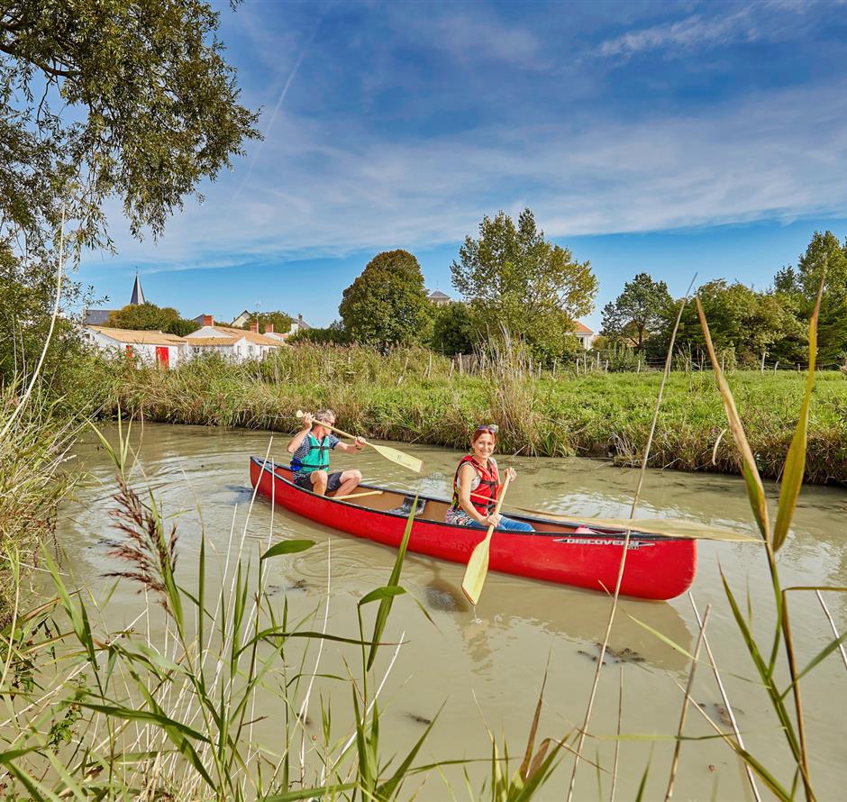 Kayak and Paddle near the 3-star Les Sirènes campsite 