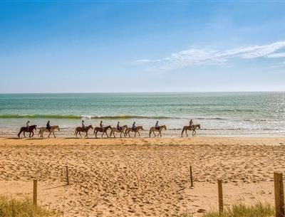 Saint-Jean-de-Monts beach in Vendée near Les Sirènes 3-star campsite