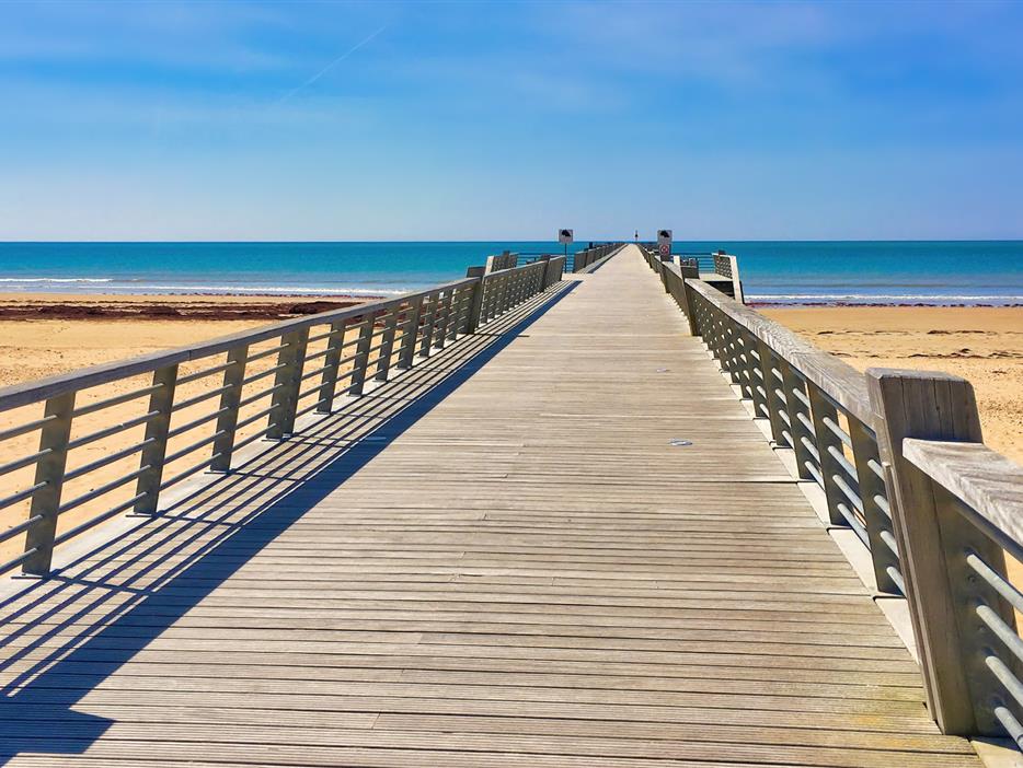 Saint-Jean-de-Monts beach in Vendée near Les Sirènes 3-star campsite - CAMPING**** Les Sirènes