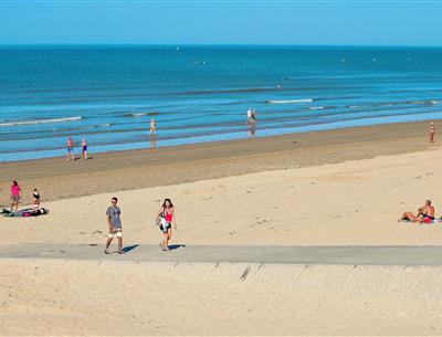 Saint-Jean-de-Monts beach in Vendée near Les Sirènes 3-star campsite