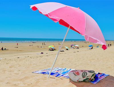 Saint-Jean-de-Monts beach in Vendée near Les Sirènes 3-star campsite