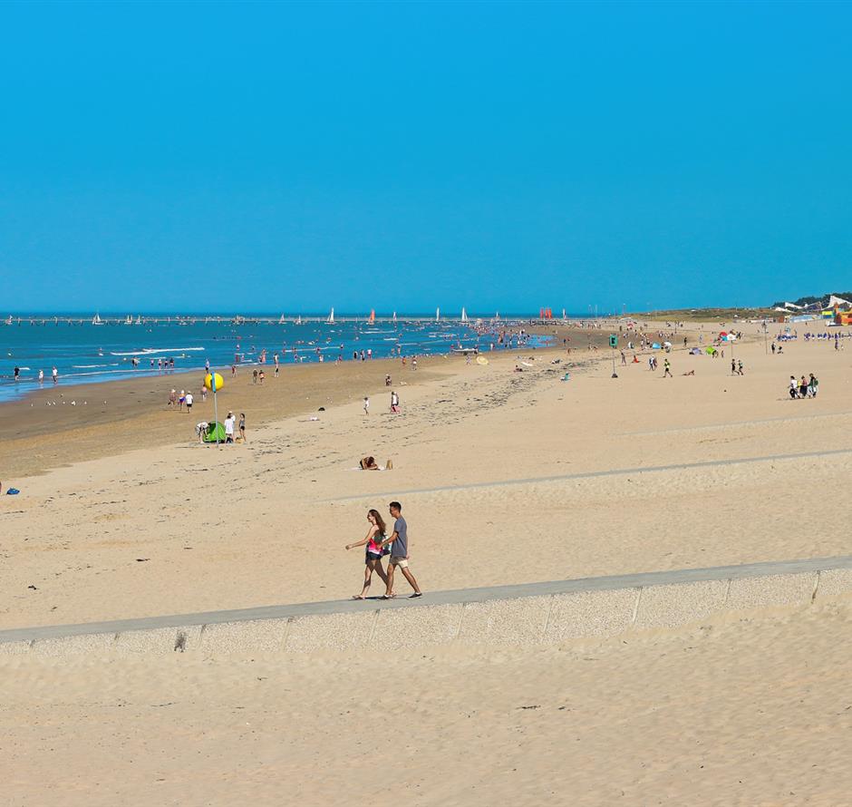 Saint-Jean-de-Monts beach in Vendée near Les Sirènes 3-star campsite 