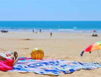 Saint-Jean-de-Monts beach in Vendée near Les Sirènes 3-star campsite