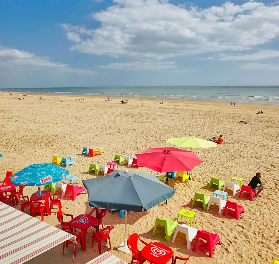 Saint-Jean-de-Monts beach in Vendée near Les Sirènes 3-star campsite 