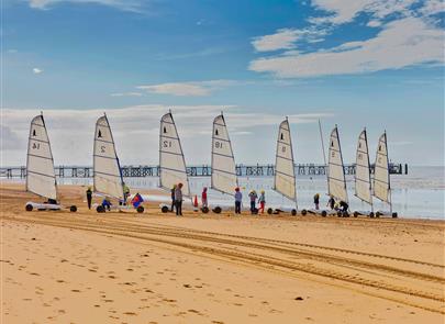 Sand yachting beach of Saint-Jean-de-Monts in Vendée - CAMPING**** Les Sirènes
