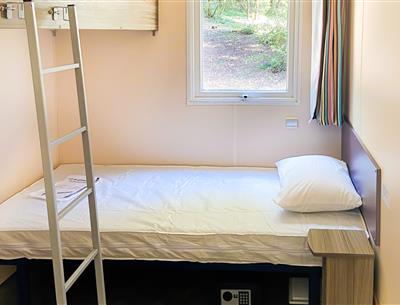Cottage bedroom 4 people 2 disabled bedrooms