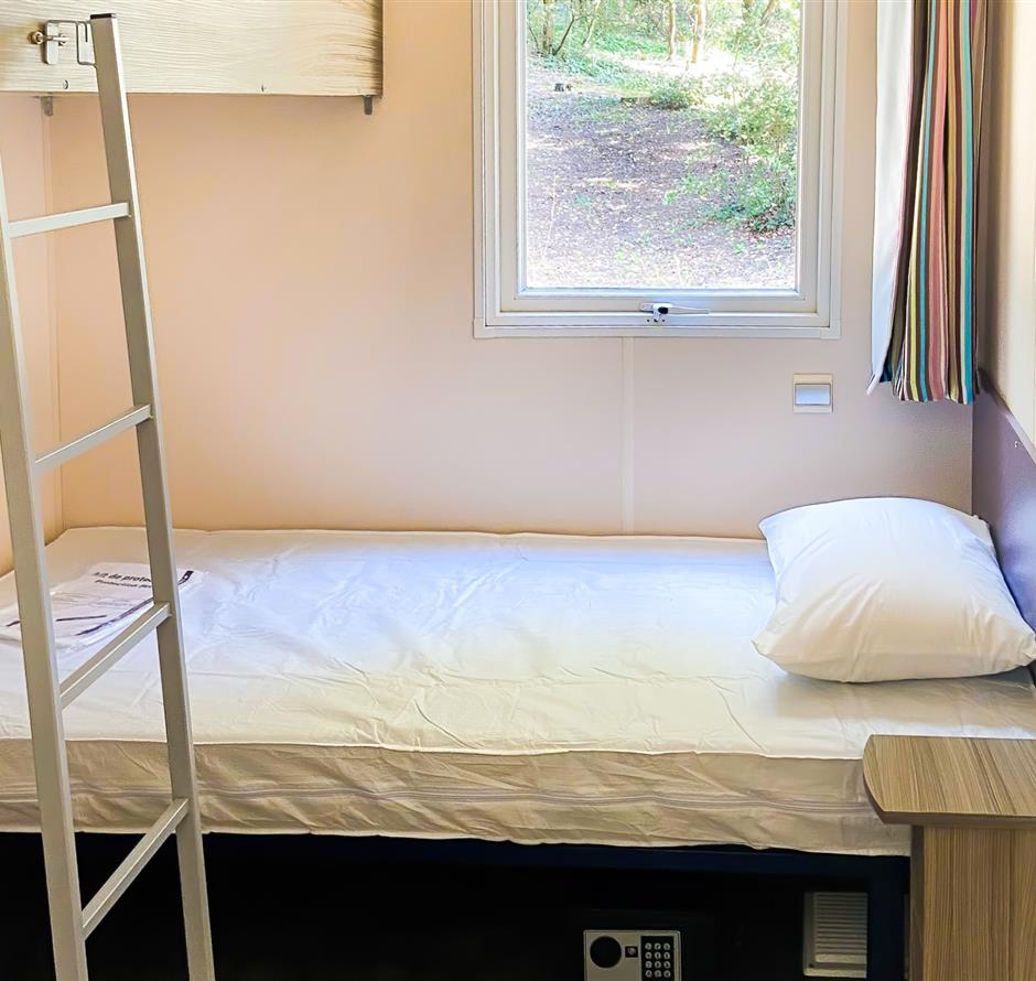 Cottage bedroom 4 people 2 disabled bedrooms 