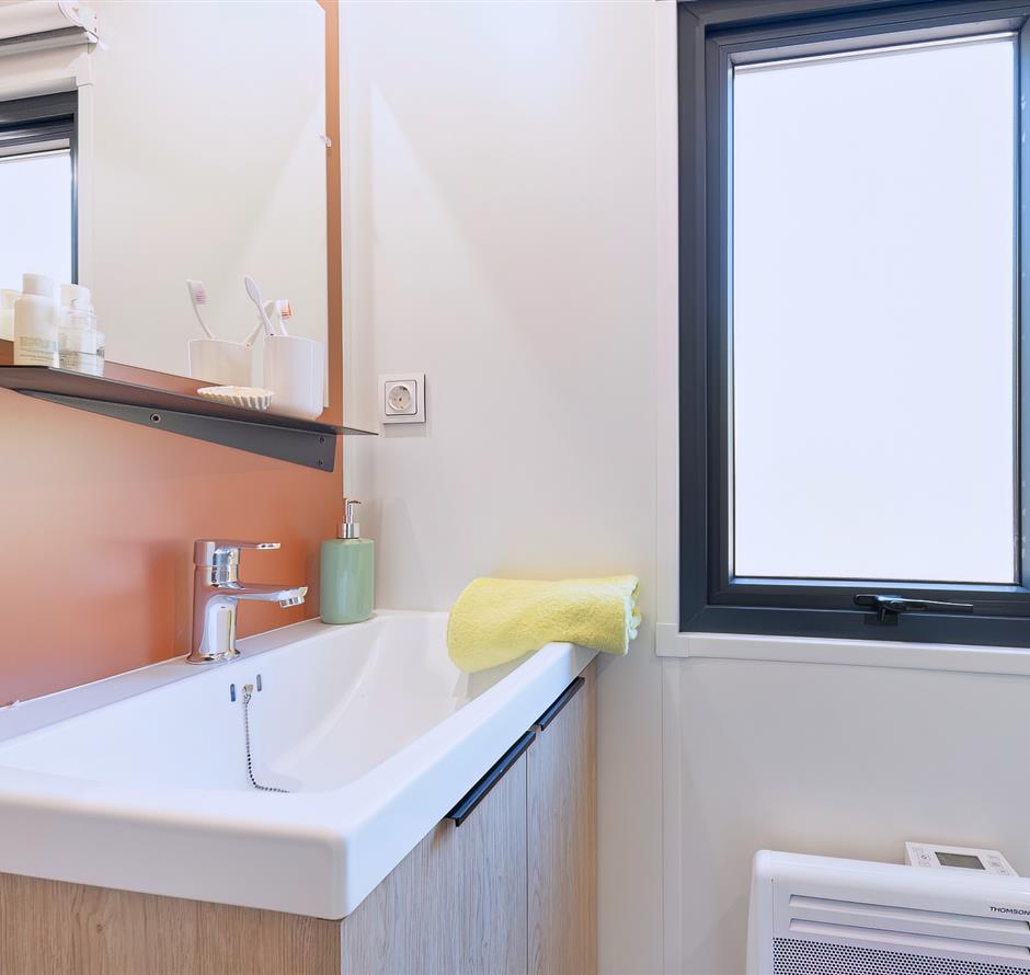 Cottage bathroom 2 pers 4 flowers 