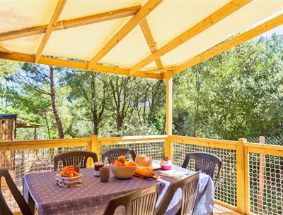 Outdoor terrace of the Cottage 6 people 3 flowers