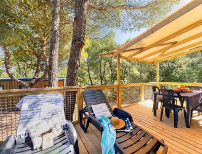Outdoor terrace of the Cottage 6 people 3 flowers