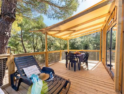 Outdoor terrace of the Cottage 6 people 3 flowers
