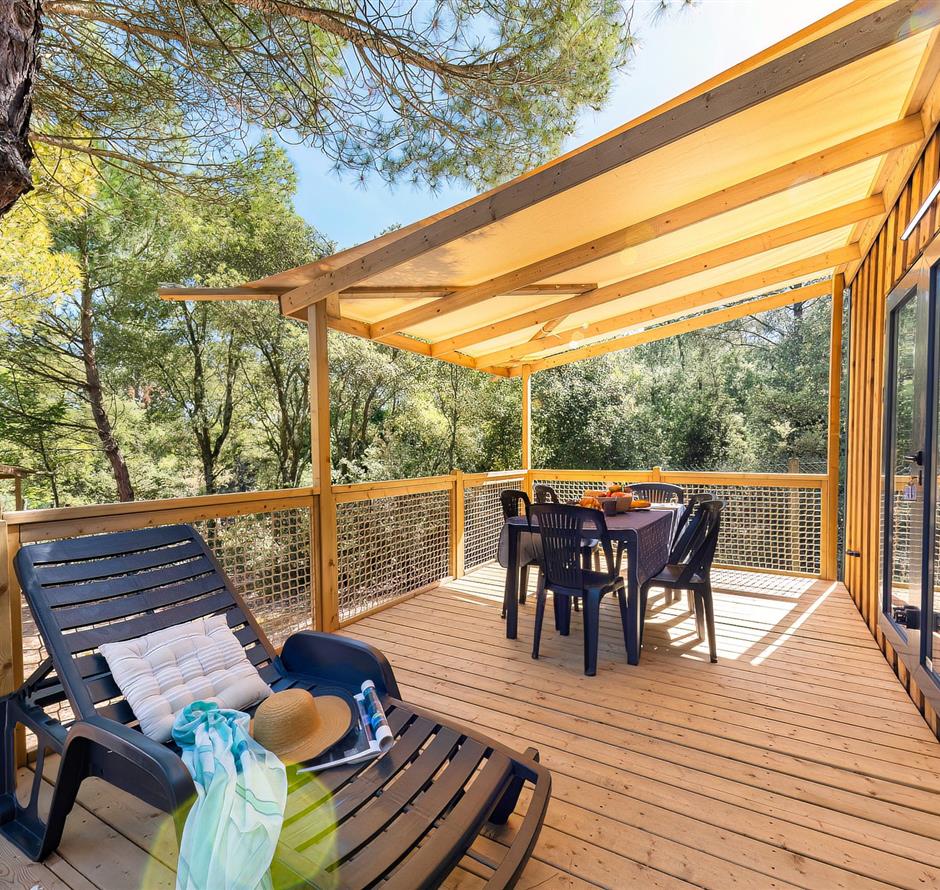 Outdoor terrace of the Cottage 6 people 3 flowers 