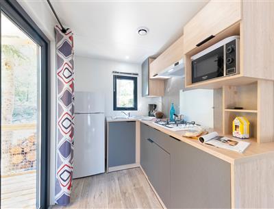 Cottage kitchen 5 pers 3 flowers