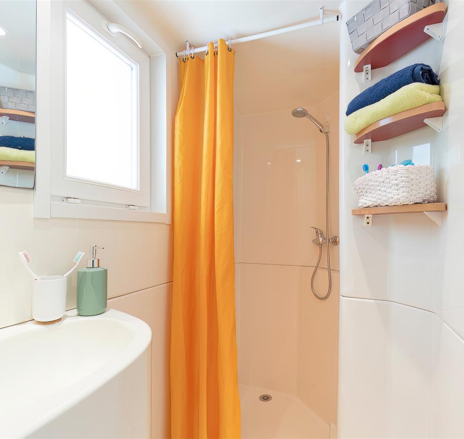 Bathroom of the Cottage 4 pers 2 flowers 