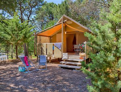 Exterior view of the Lodge Tent 4 people 2 flowers