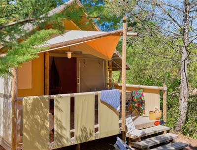 Exterior view of the Lodge Tent 4 people 2 flowers