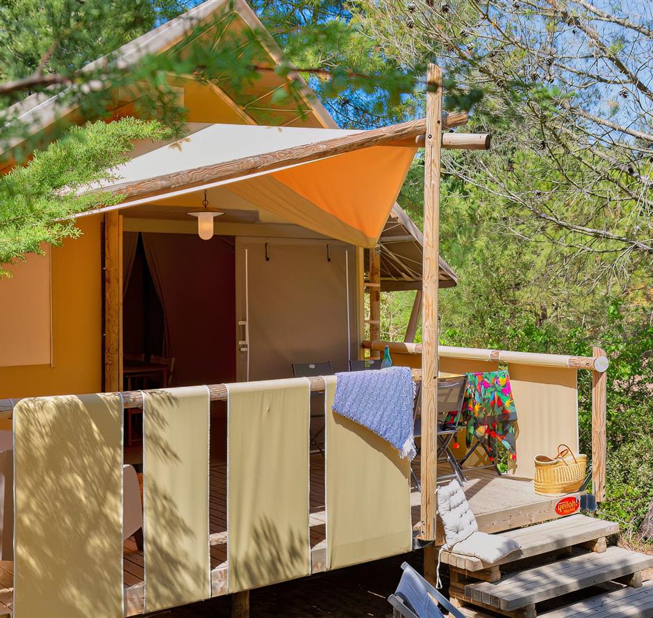 Exterior view of the Lodge Tent 4 people 2 flowers 