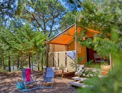 Exterior view of the Lodge Tent 4 people 2 flowers