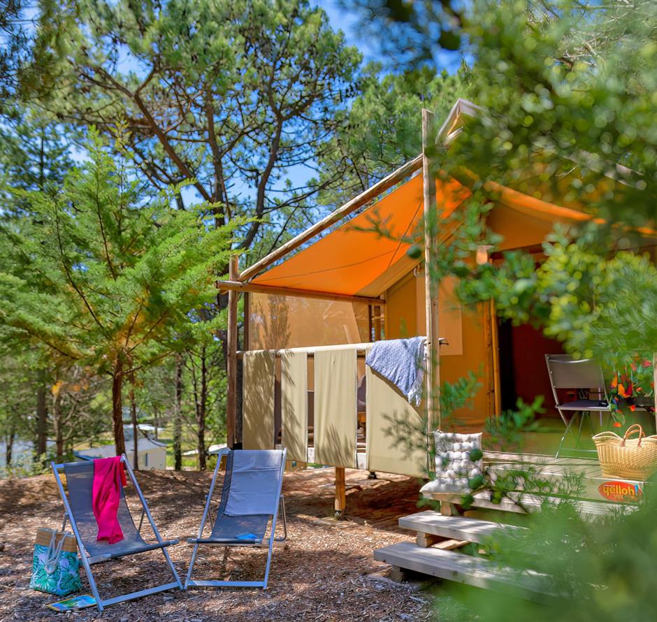 Exterior view of the Lodge Tent 4 people 2 flowers 