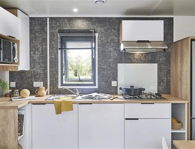 Cottage kitchen 4 people 2 bedrooms 2 bathrooms 4 flowers