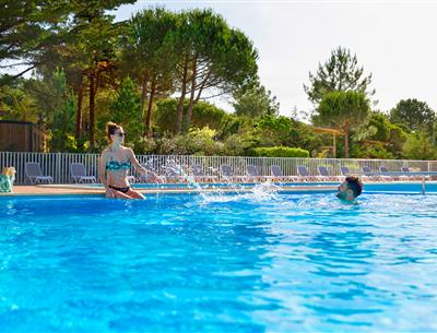 Heated swimming pool at Camping Les Sirènes ***