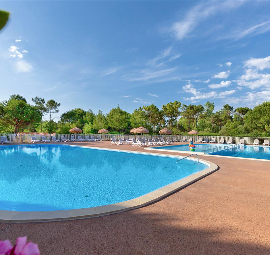 Heated swimming pool at Camping Les Sirènes *** 