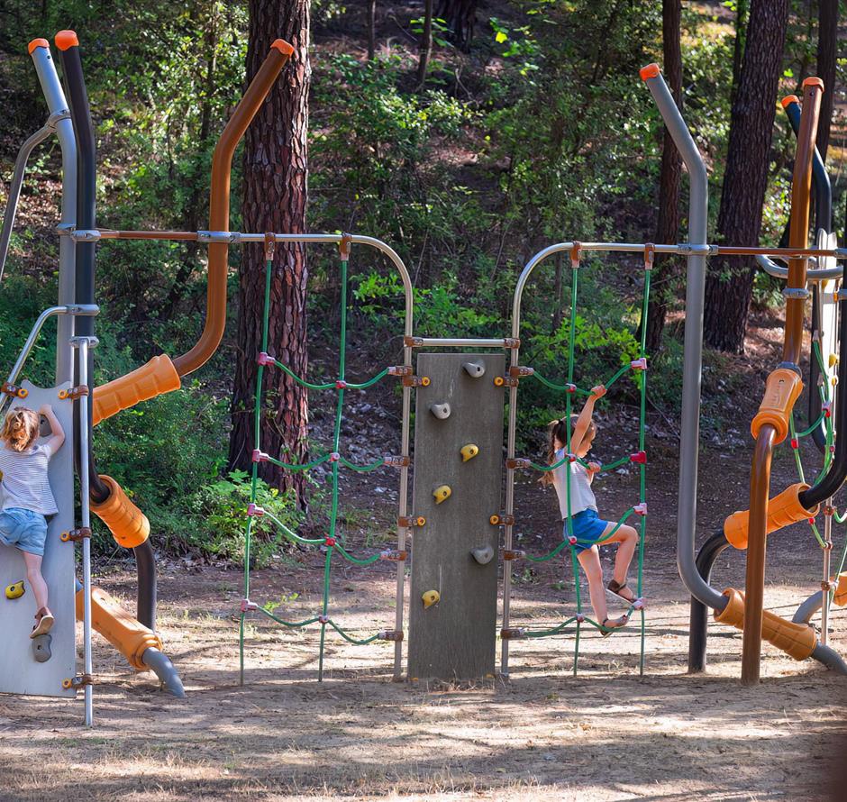 children's play area at Camping Les Sirènes 