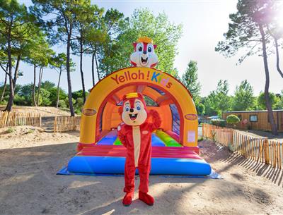 inflatable structure for children at Camping Les Sirènes