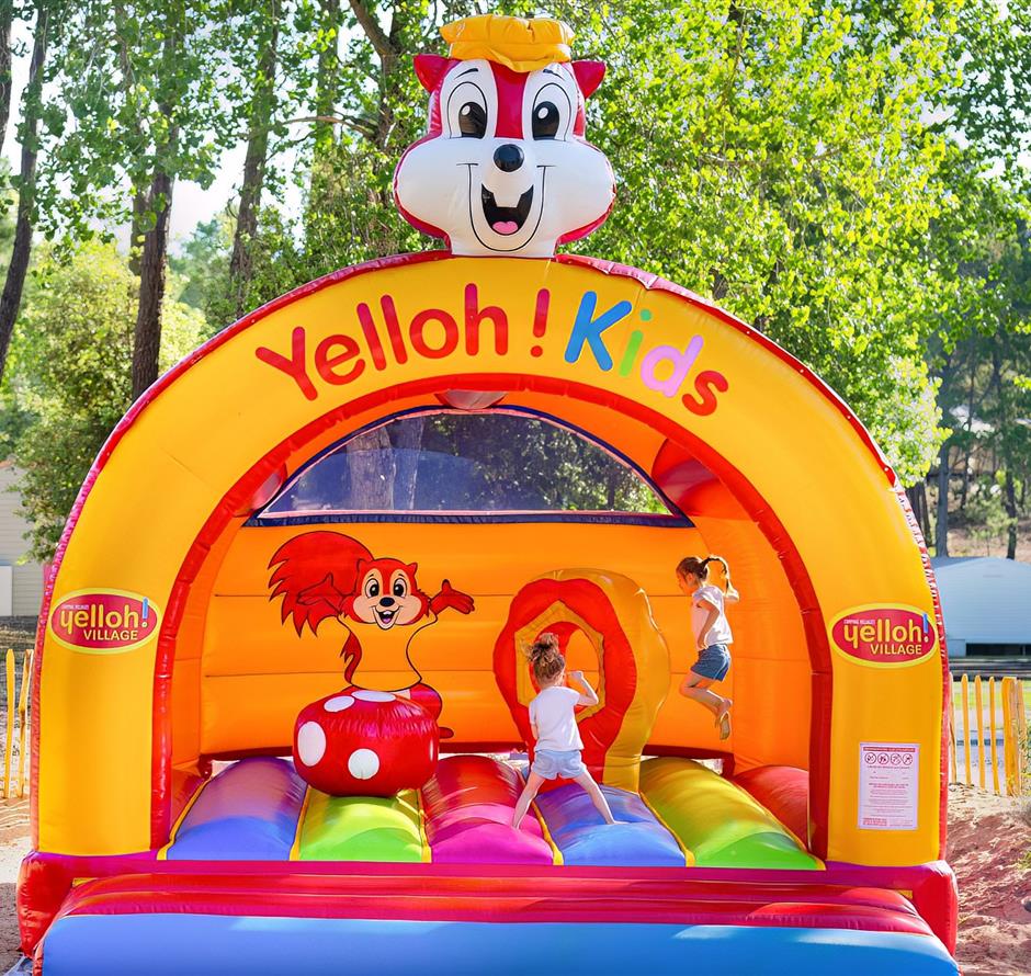 inflatable structure for children at Camping Les Sirènes 