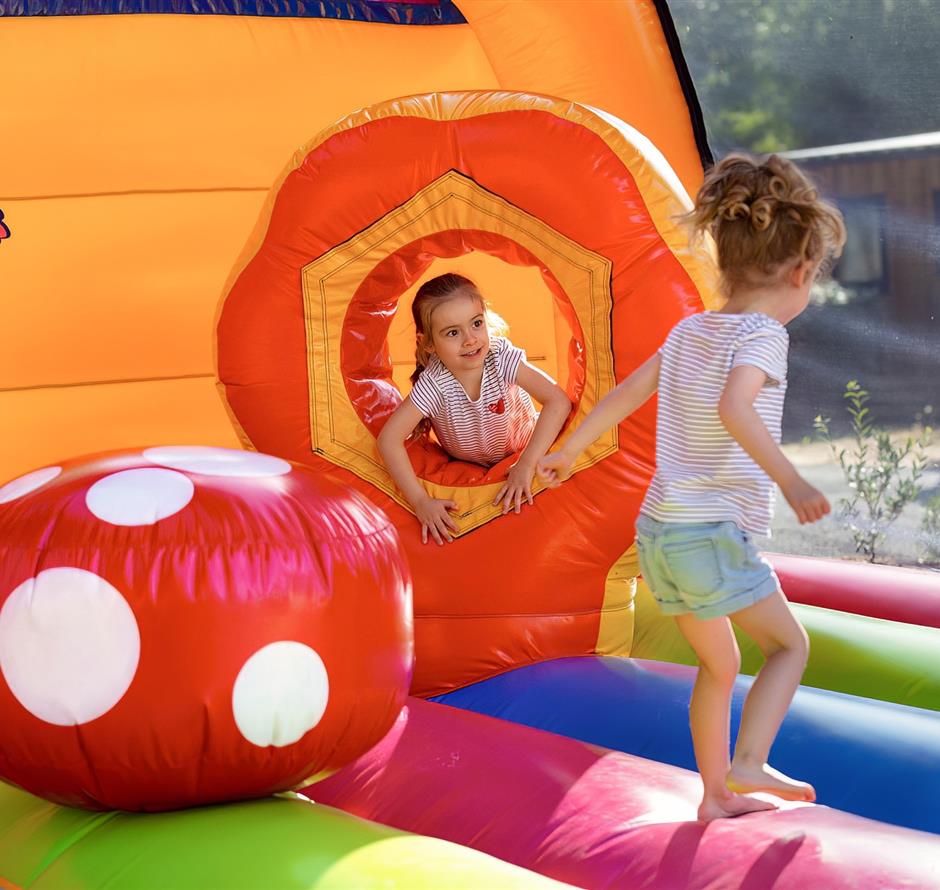 inflatable structure for children at Camping Les Sirènes 