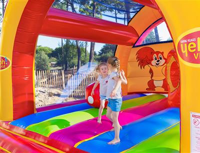 inflatable structure for children at Camping Les Sirènes