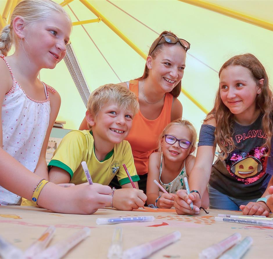 Manual activities for children at Camping Les Sirènes 