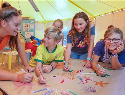 Manual activities for children at Camping Les Sirènes