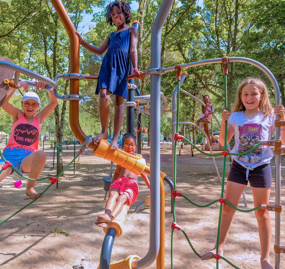 children's play area at Camping Les Sirènes 