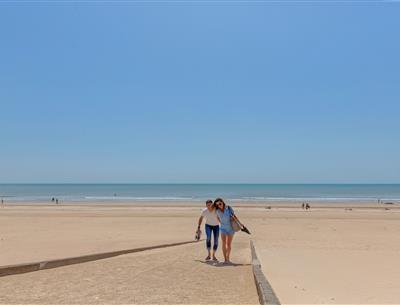 Saint-Jean-de-Monts beach in Vendée near Les Sirènes 3-star campsite