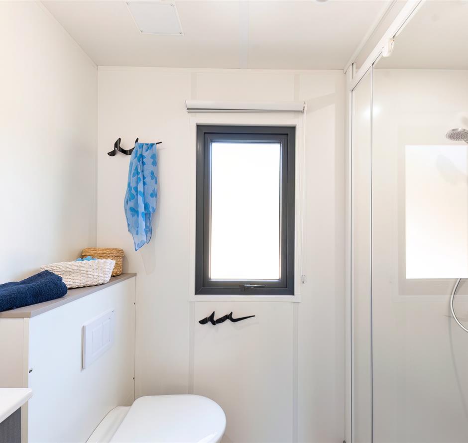 Cottage bathroom 6 people 3 bedrooms 4 flowers 