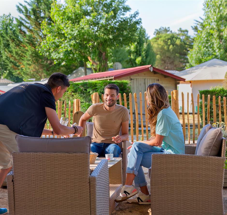Breakfast service at Camping Les Sirènes 