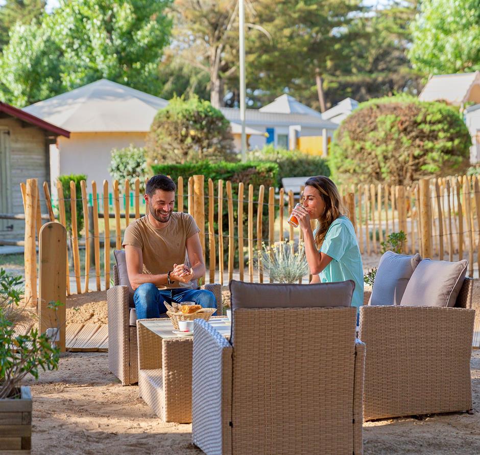Breakfast service at Camping Les Sirènes 