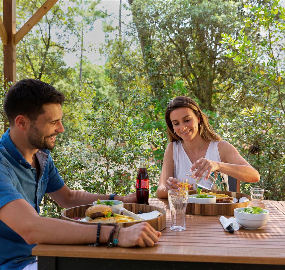 Breakfast service at Camping Les Sirènes 