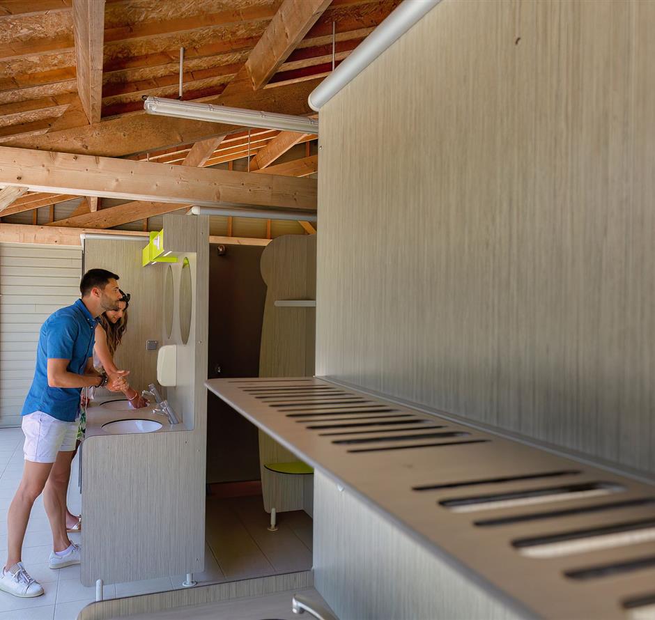 On-site services at Les Sirènes 3-star campsite in Saint Jean de Monts in Vendée (breakfast, bike rental, snack bar, bar, grocery store, massage, laundry, etc.) 