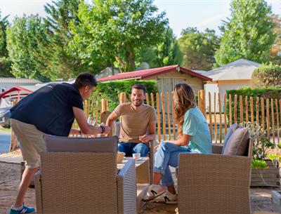 On-site services at Les Sirènes 3-star campsite in Saint Jean de Monts in Vendée (breakfast, bike rental, snack bar, bar, grocery store, massage, laundry, etc.)