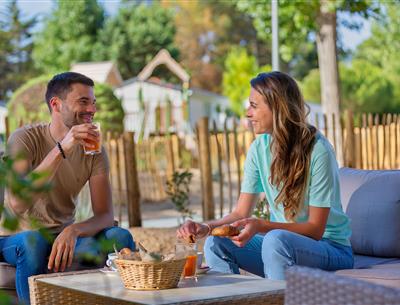 On-site services at Les Sirènes 3-star campsite in Saint Jean de Monts in Vendée (breakfast, bike rental, snack bar, bar, grocery store, massage, laundry, etc.)